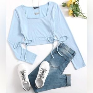 Square neck cutout knot hem crop tee